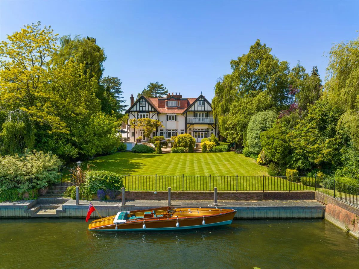 Period waterfront house in Berkshire SL6