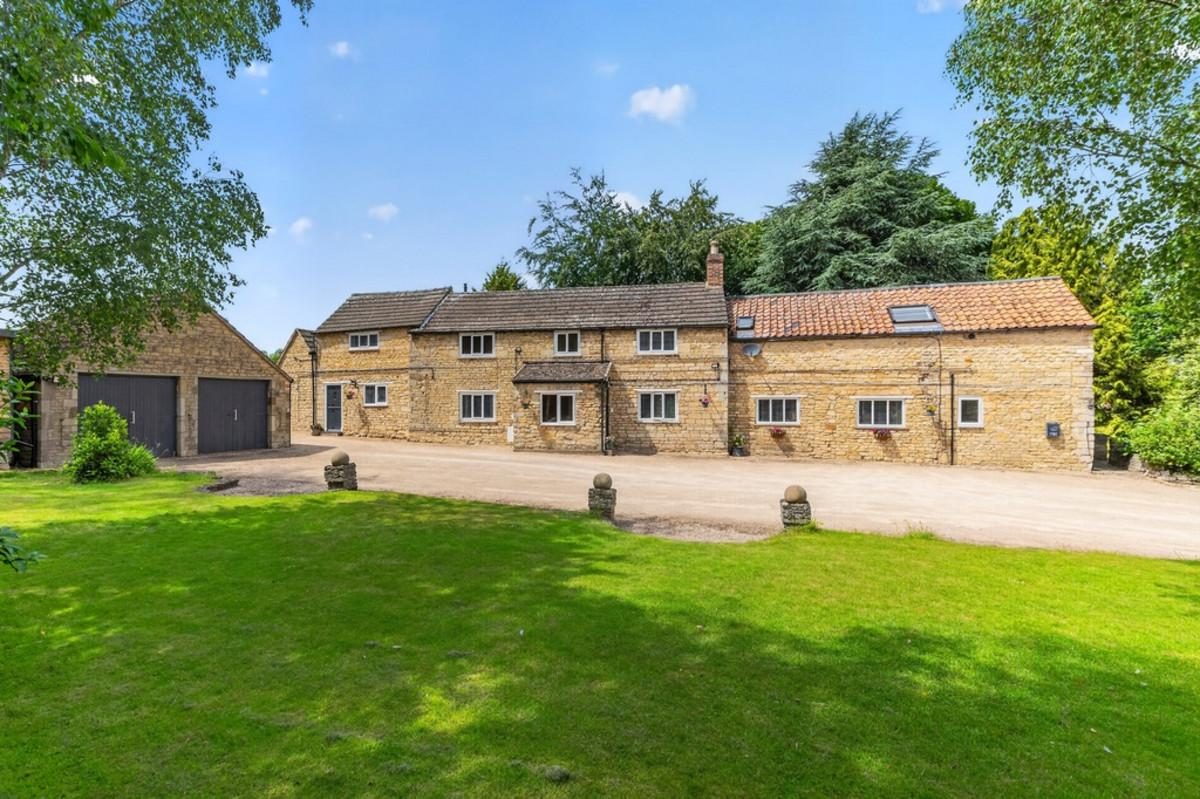 Detached House for sale with 5 bedrooms, Kettering Road, Weldon