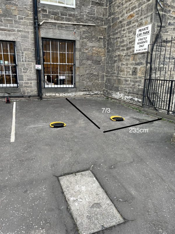 Parking on North Clyde Street Lane, EH2