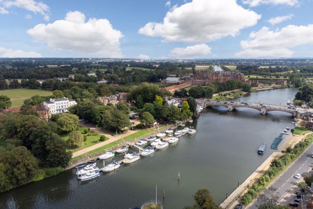East Molesey: period waterfront apartment