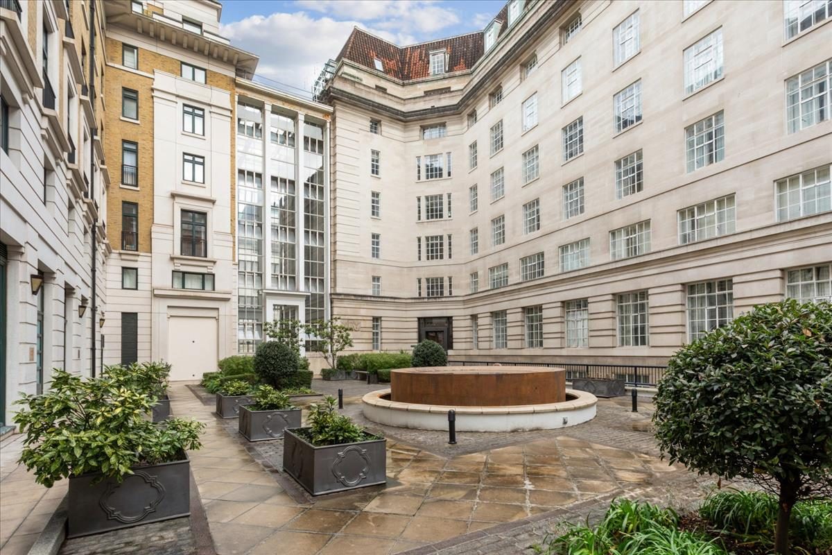 Period waterfront apartment in London
