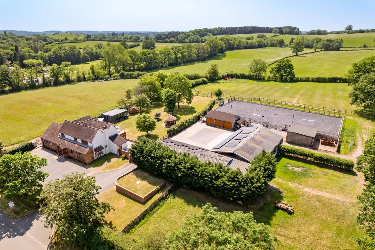 Henley-in-Arden: equestrian with outbuildings