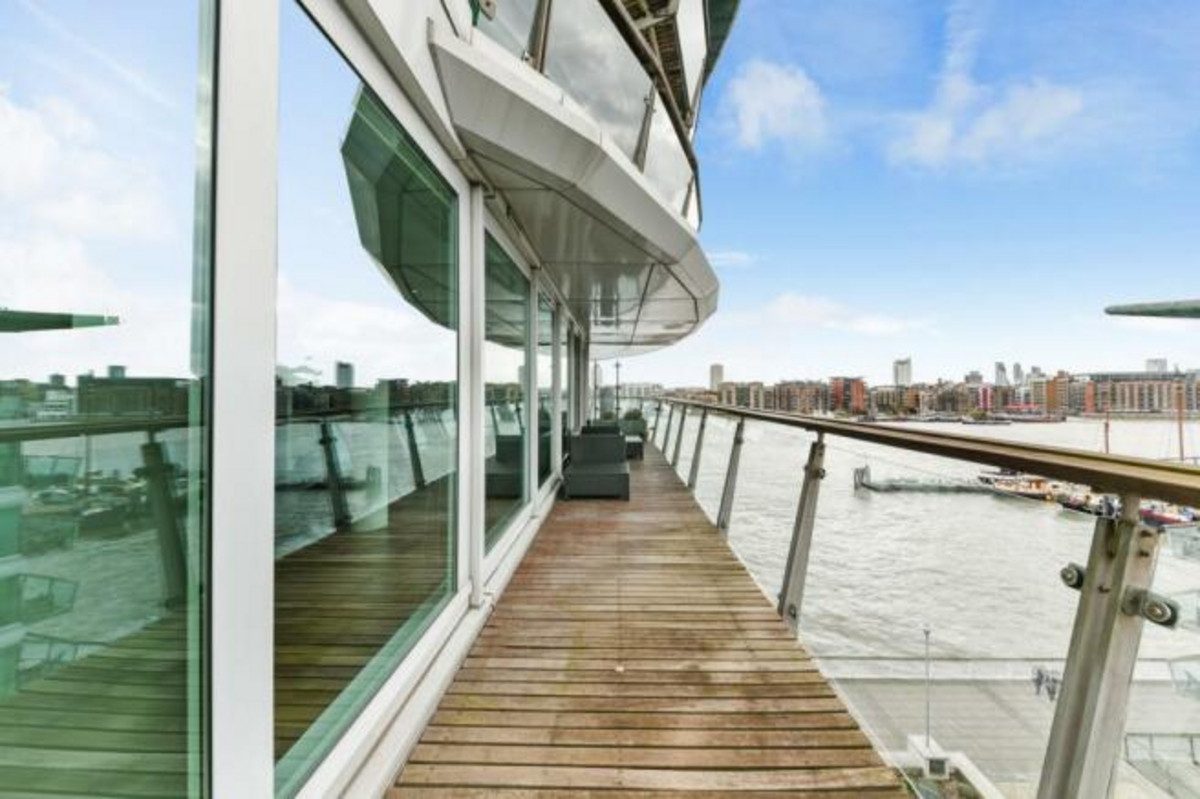 Cinnabar Wharf East