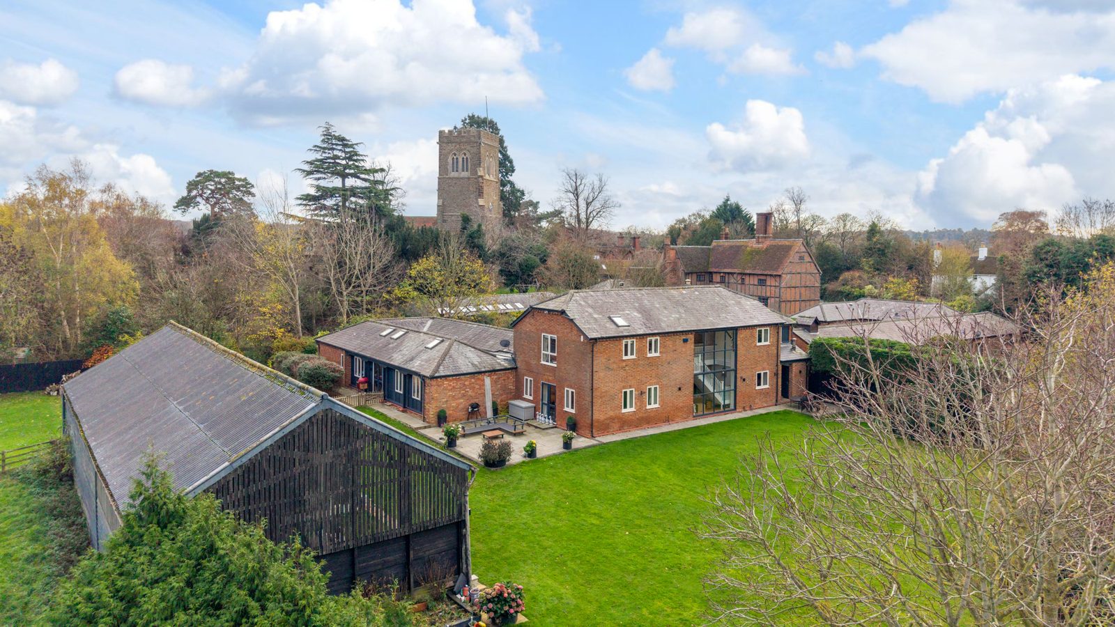 Barn conversion with paddocks in Milton Keynes