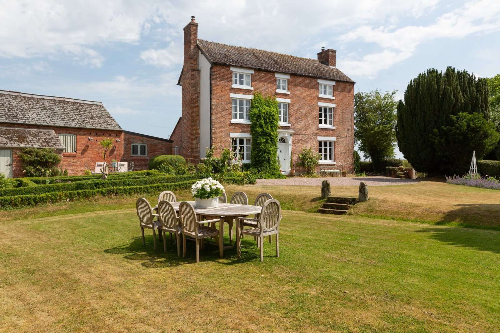 Farmhouse with outbuildings in Whitchurch
