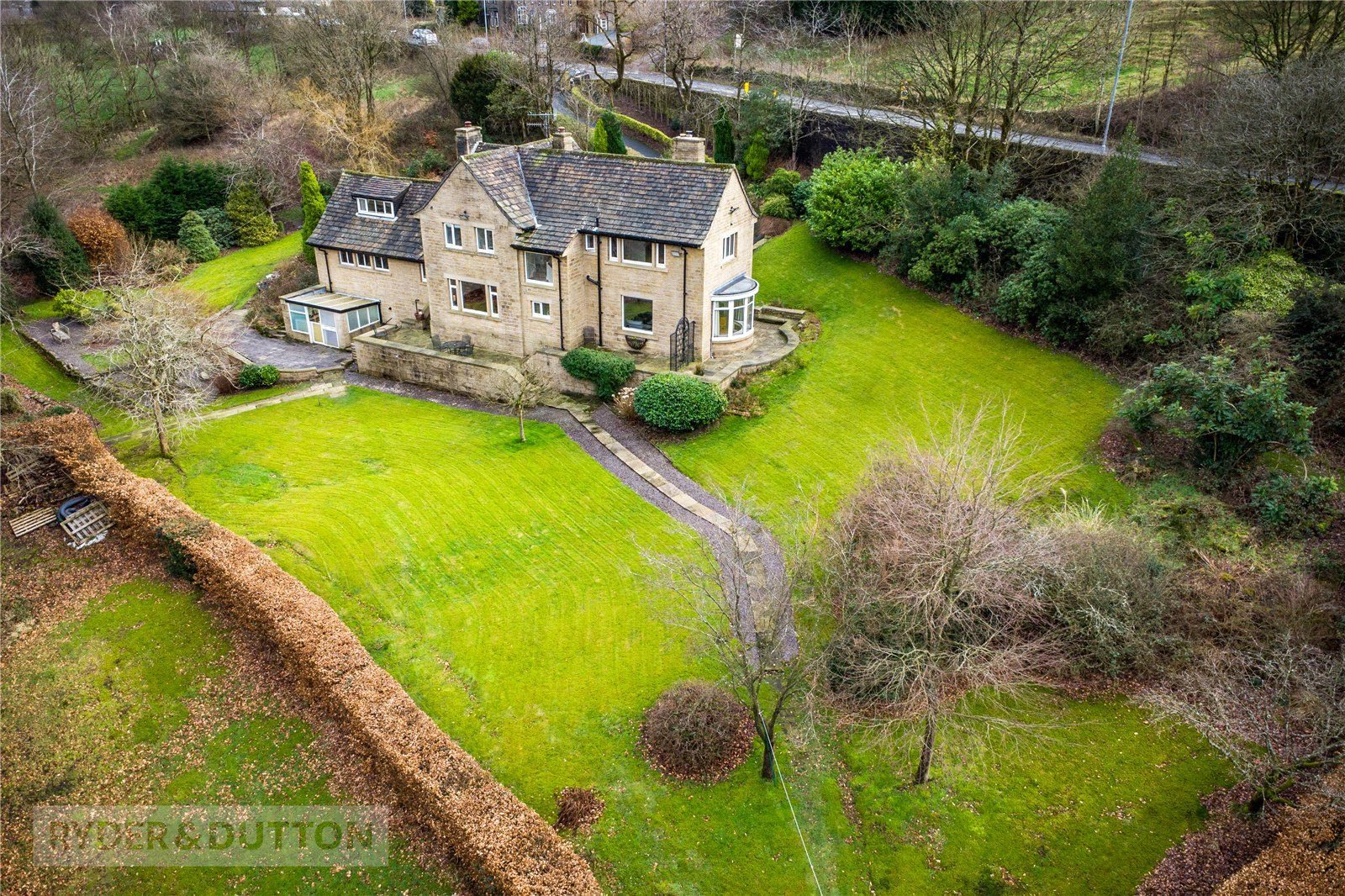 Huddersfield: detached house with paddocks