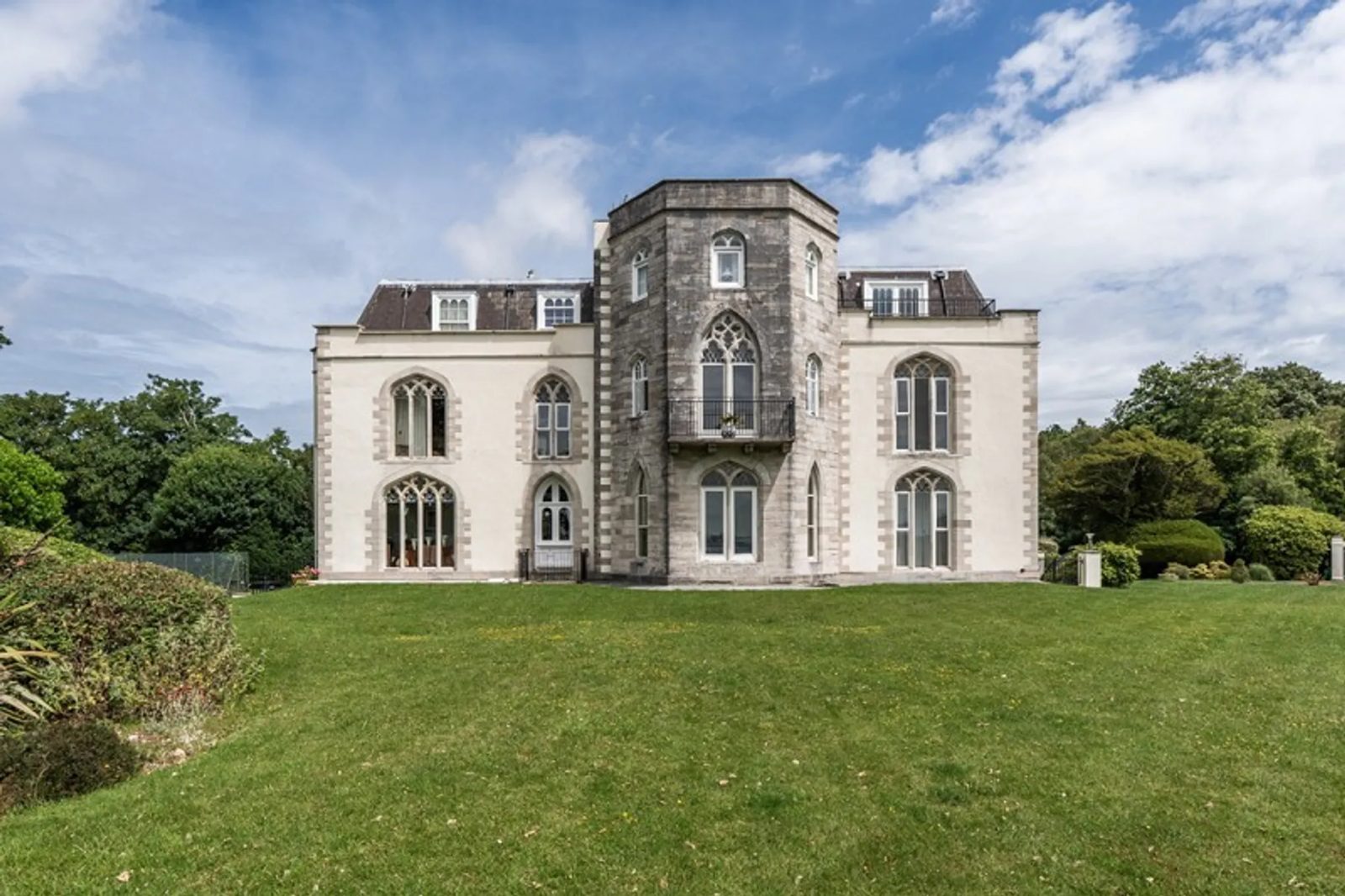 Grade II listed waterfront apartment in Southampton