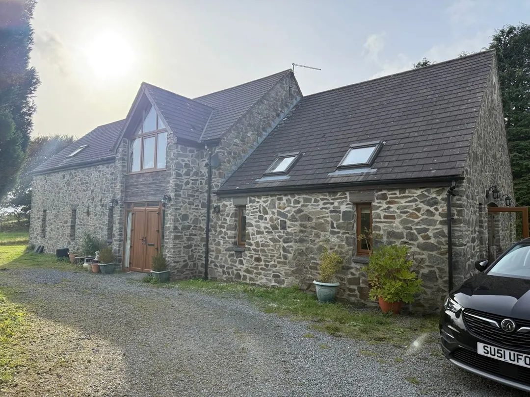 Tregaron: detached house with paddocks