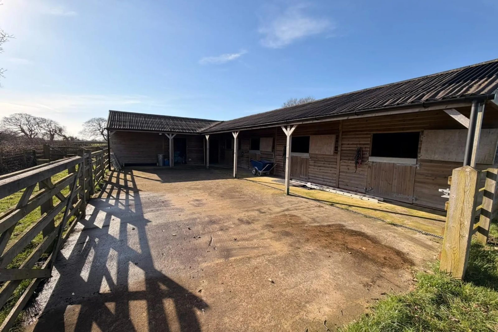 Equestrian with outbuildings in Approximately 9.25 acres of land and