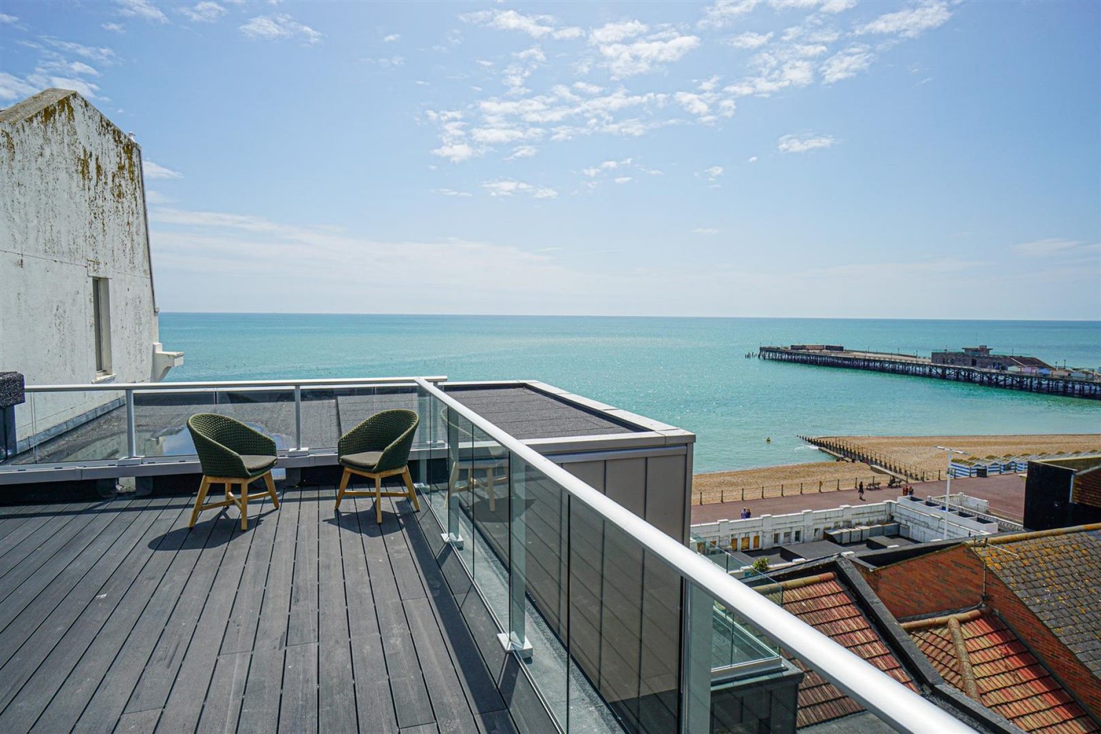 3 Bedrooms Flat - Penthouse - For Sale White Rock, Hastings