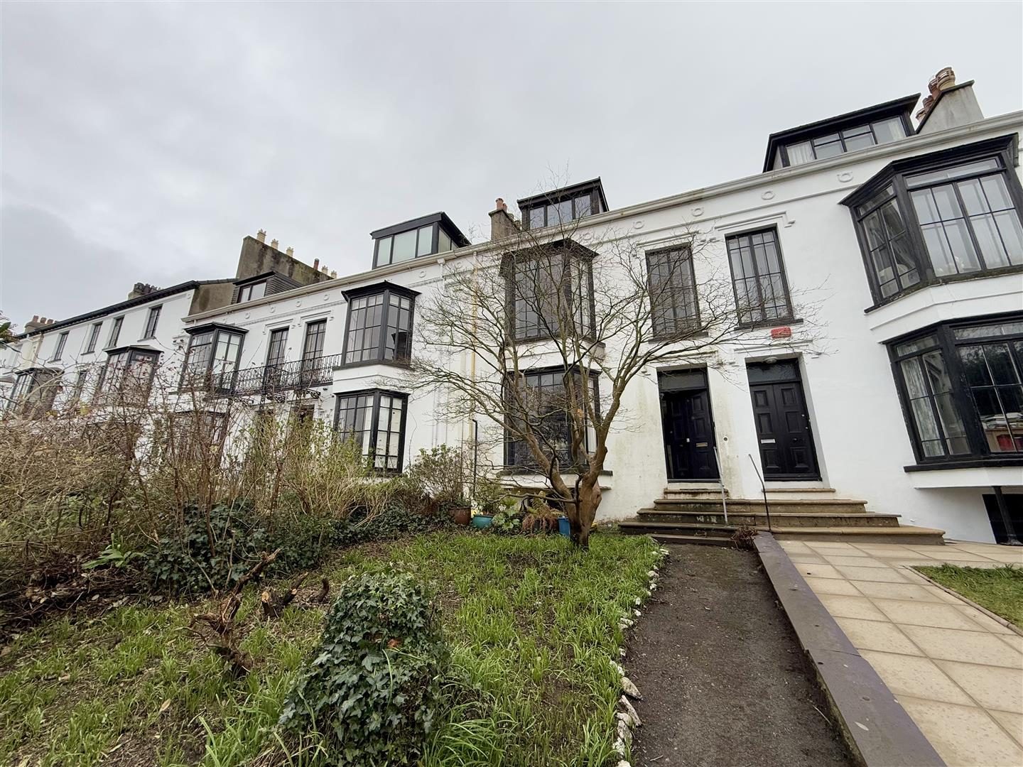 5 bedroom property 4 Menai View Terrace