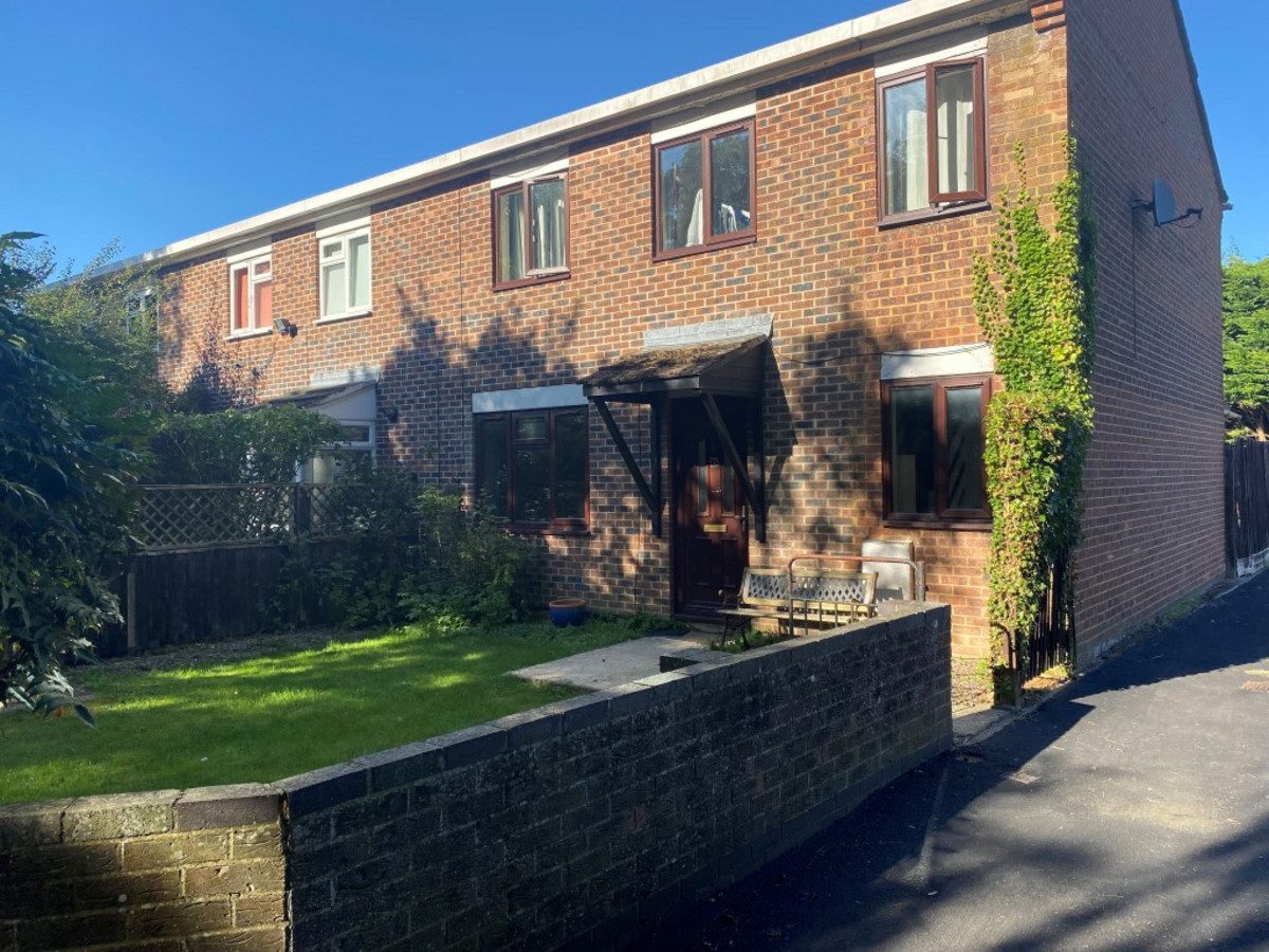 Chain free terraced house in Kidlington
