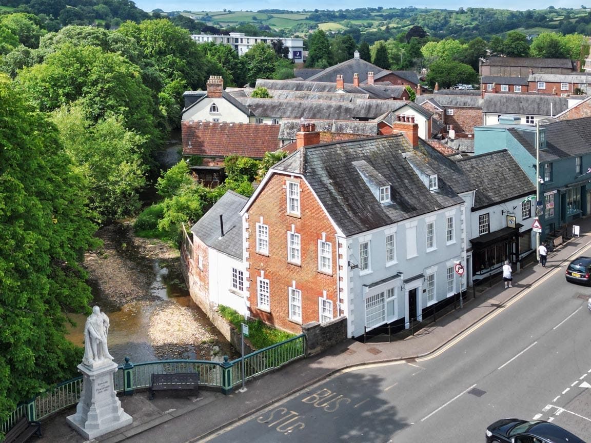 Grade II listed waterfront house in Tiverton