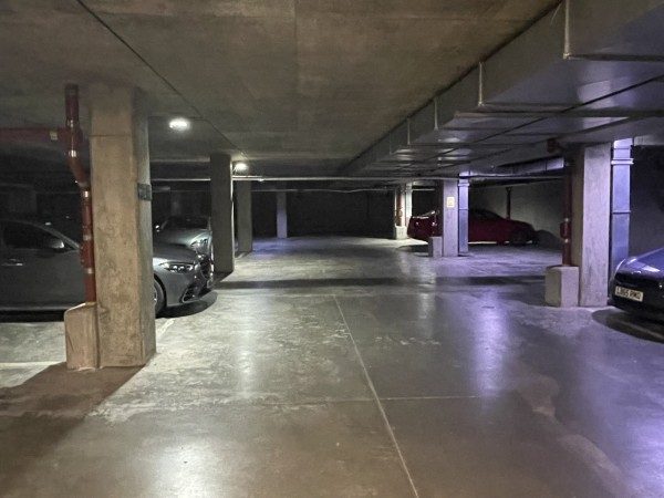 Garage on Old Tolbooth Wynd, EH8