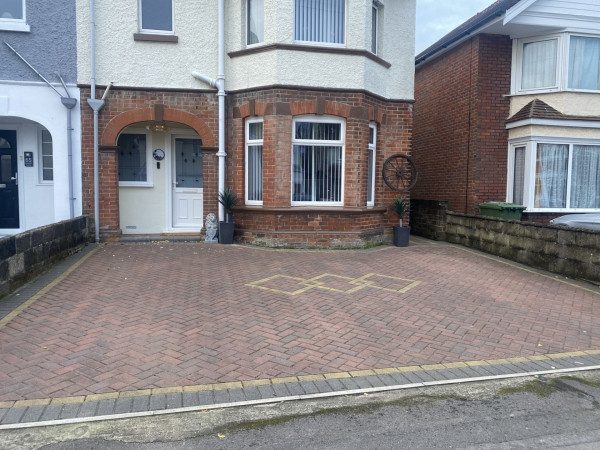 Parking on Lumsden Ave, SO15
