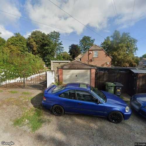 Garage to Rent in Leeds, LS12