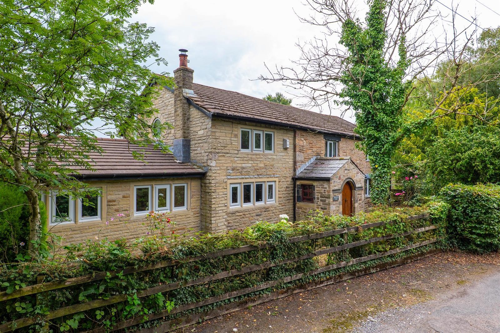 Chorley: cottage with paddocks