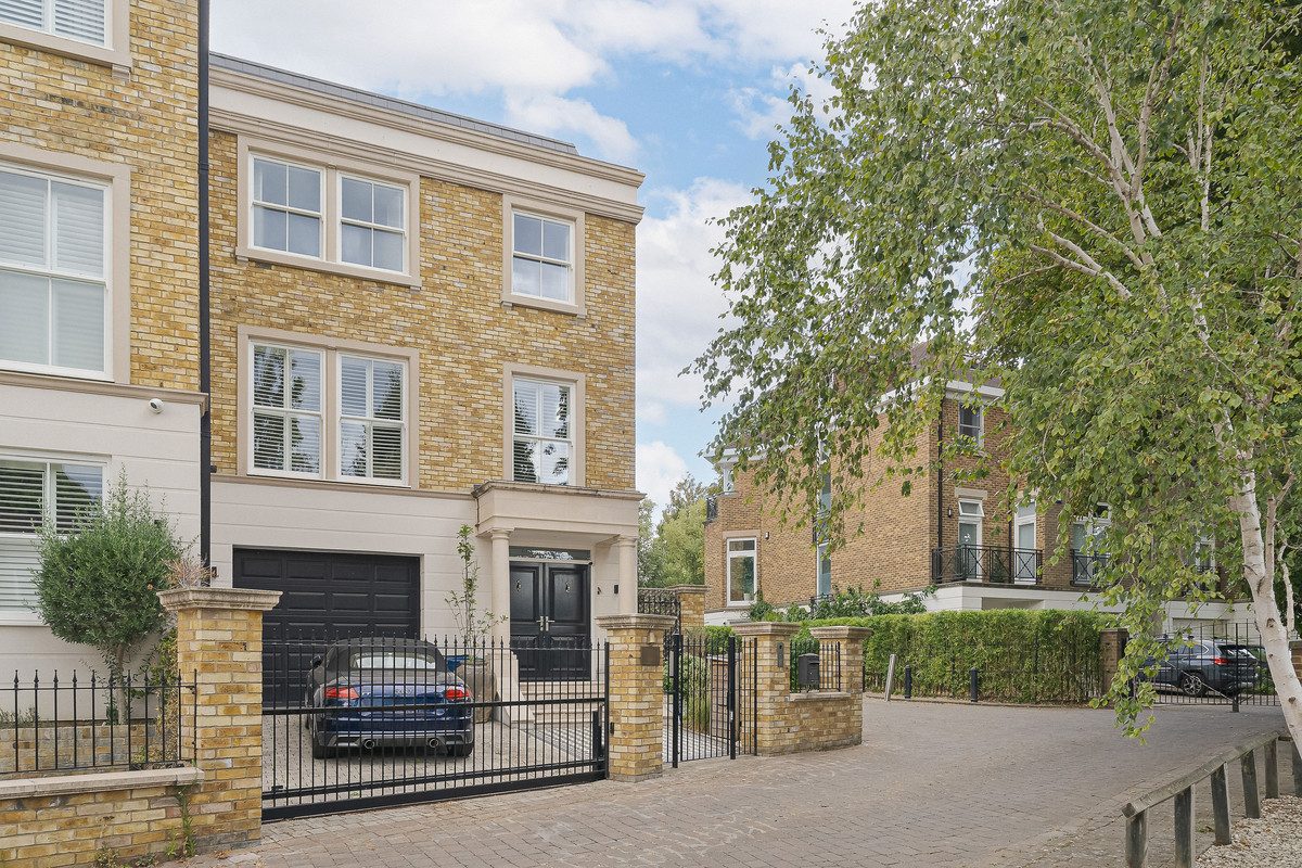 Semi-Detached House for sale with 4 bedrooms, Willoughby Road, Richmond