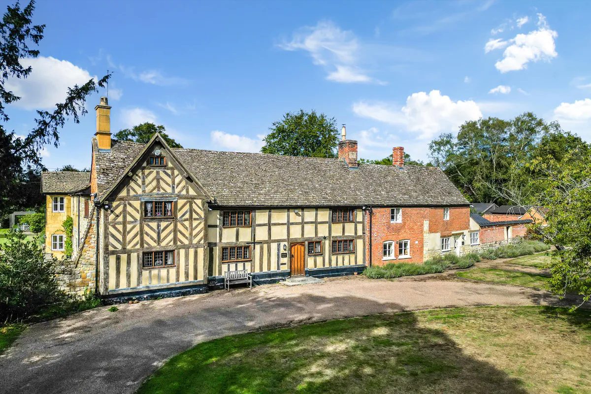 House with a pool in Warwickshire CV36