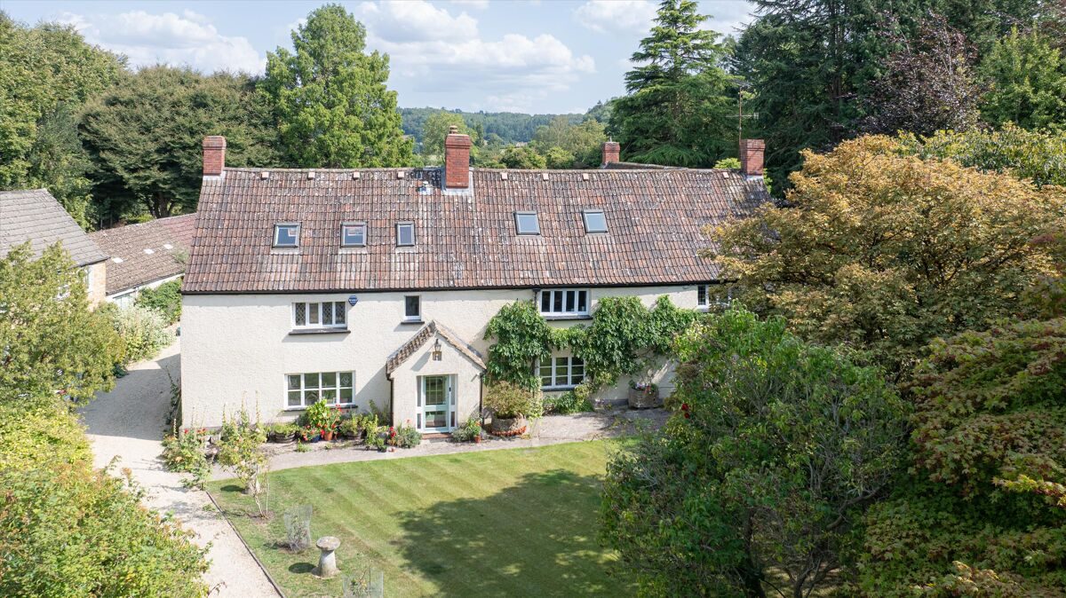 Gloucestershire GL11: country house with outbuildings