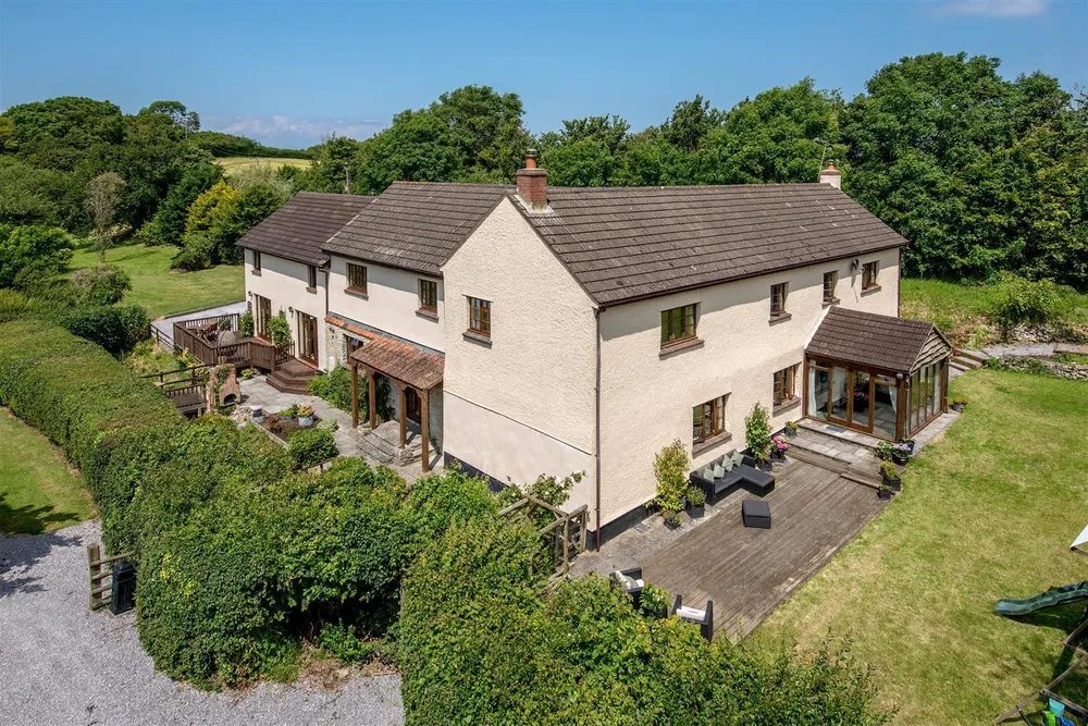 Kilve: chain free country house