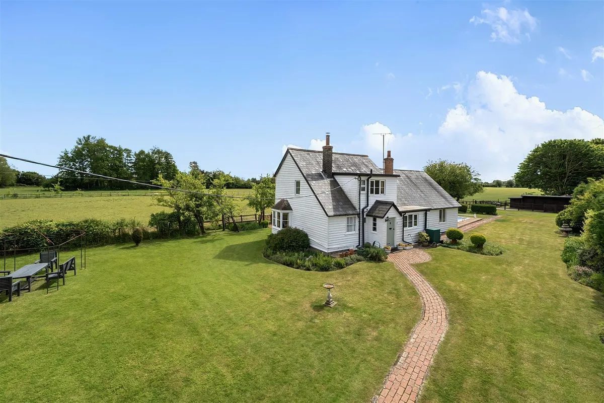 Cottage with a pool, rural Romney Masrh