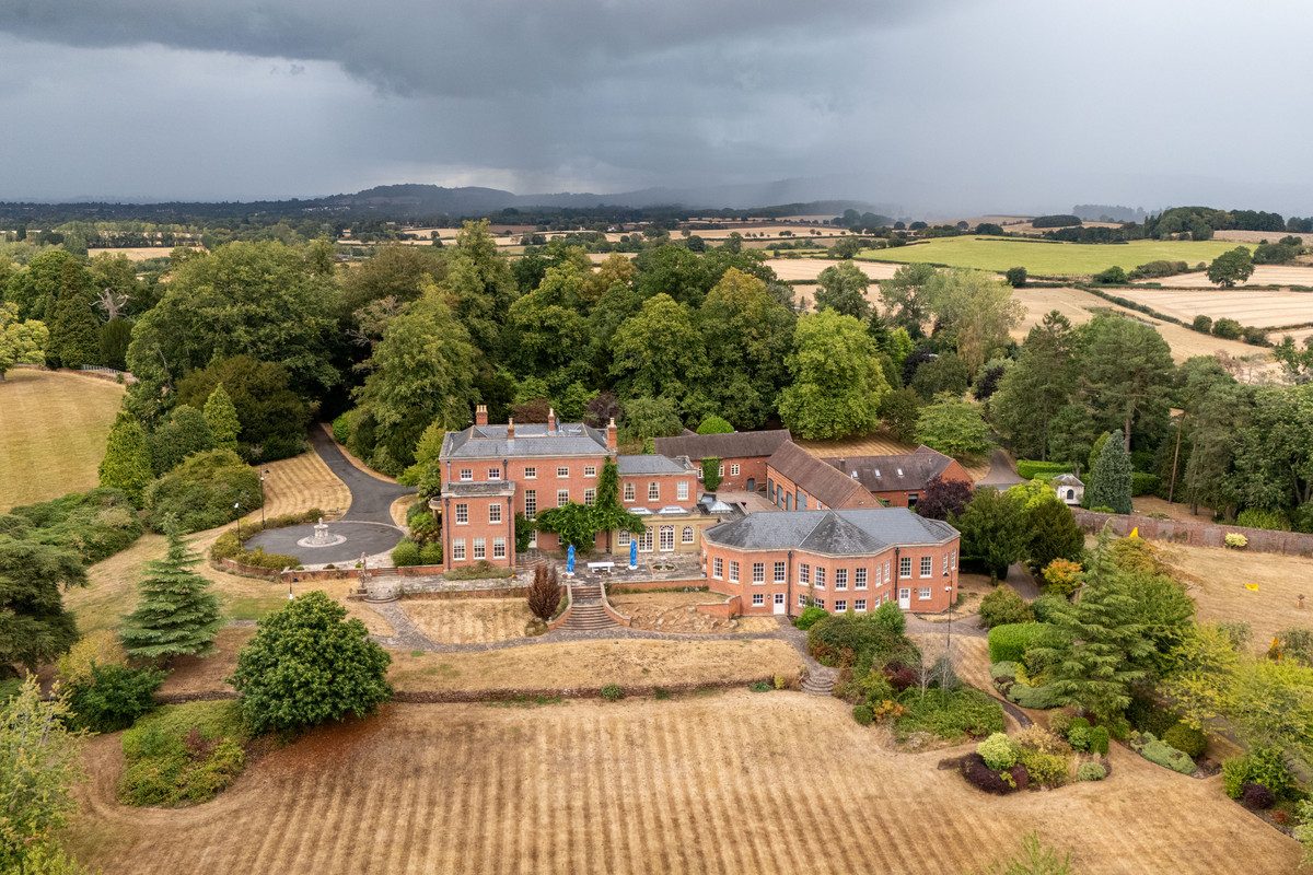 Country House for sale with 9 bedrooms, Hillpool, Kidderminster