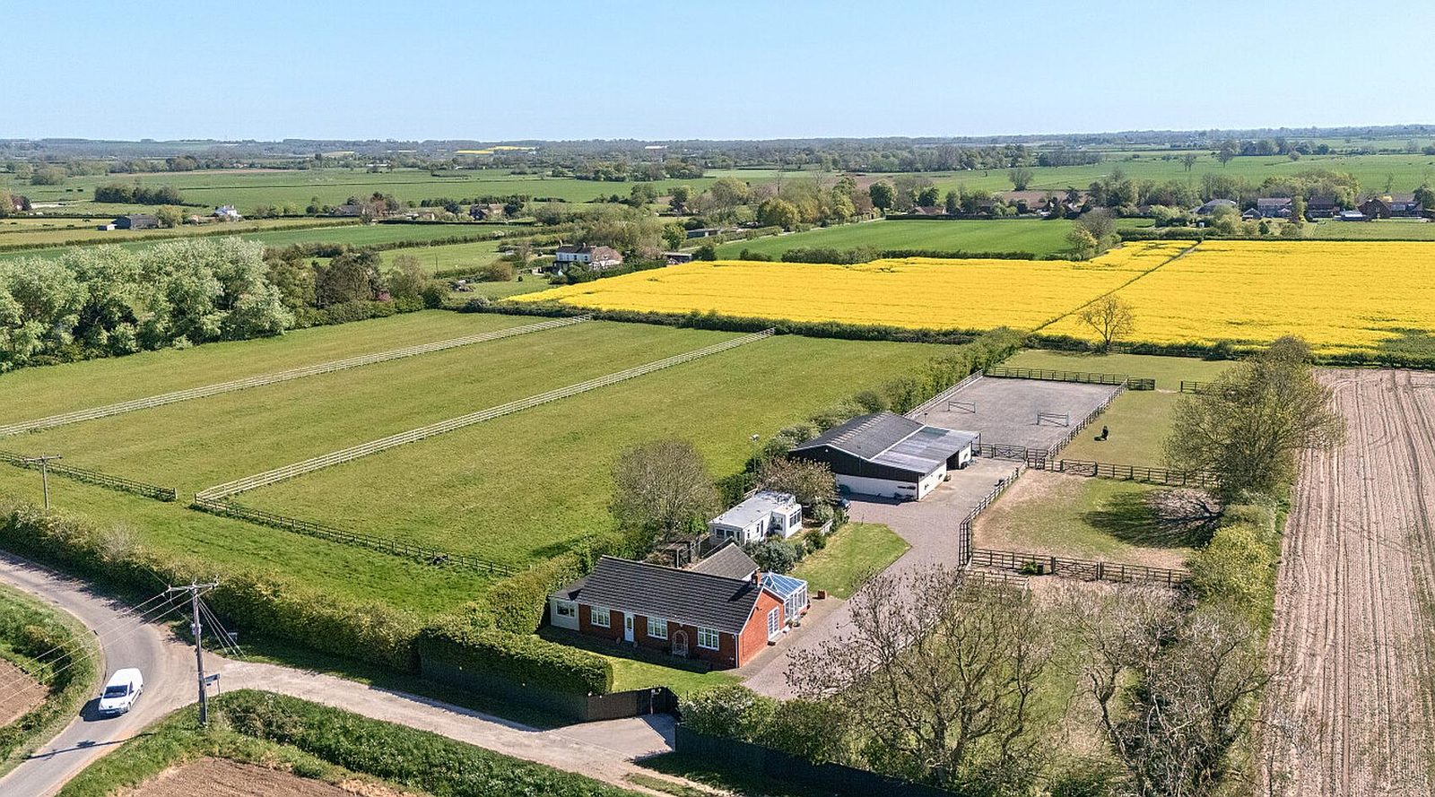 Spilsby LINCOLNSHIRE: bungalow with no near neighbours