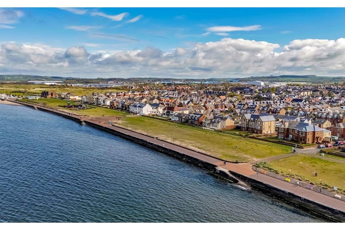 2 bed garden flat for sale in Prestwick