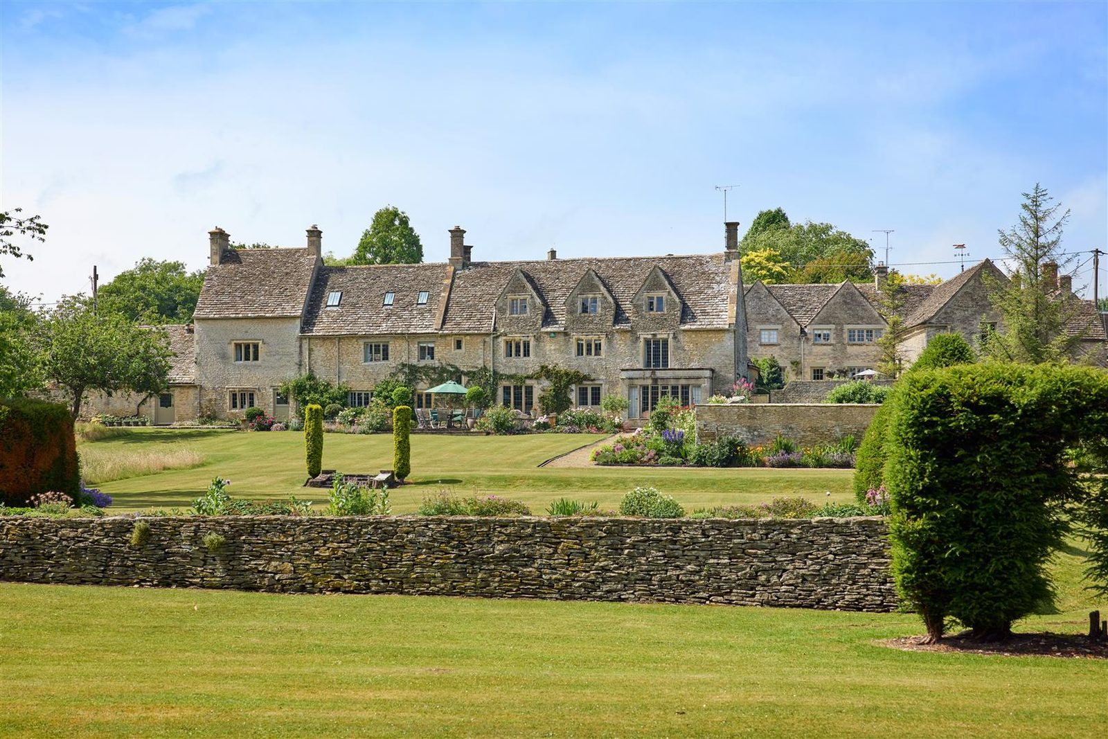 Quenington: grade II listed waterfront house
