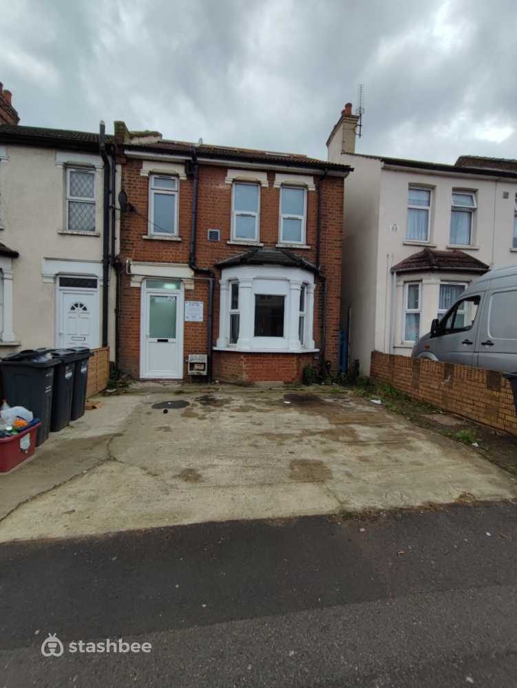 Parking Space to Rent in Hounslow, TW3