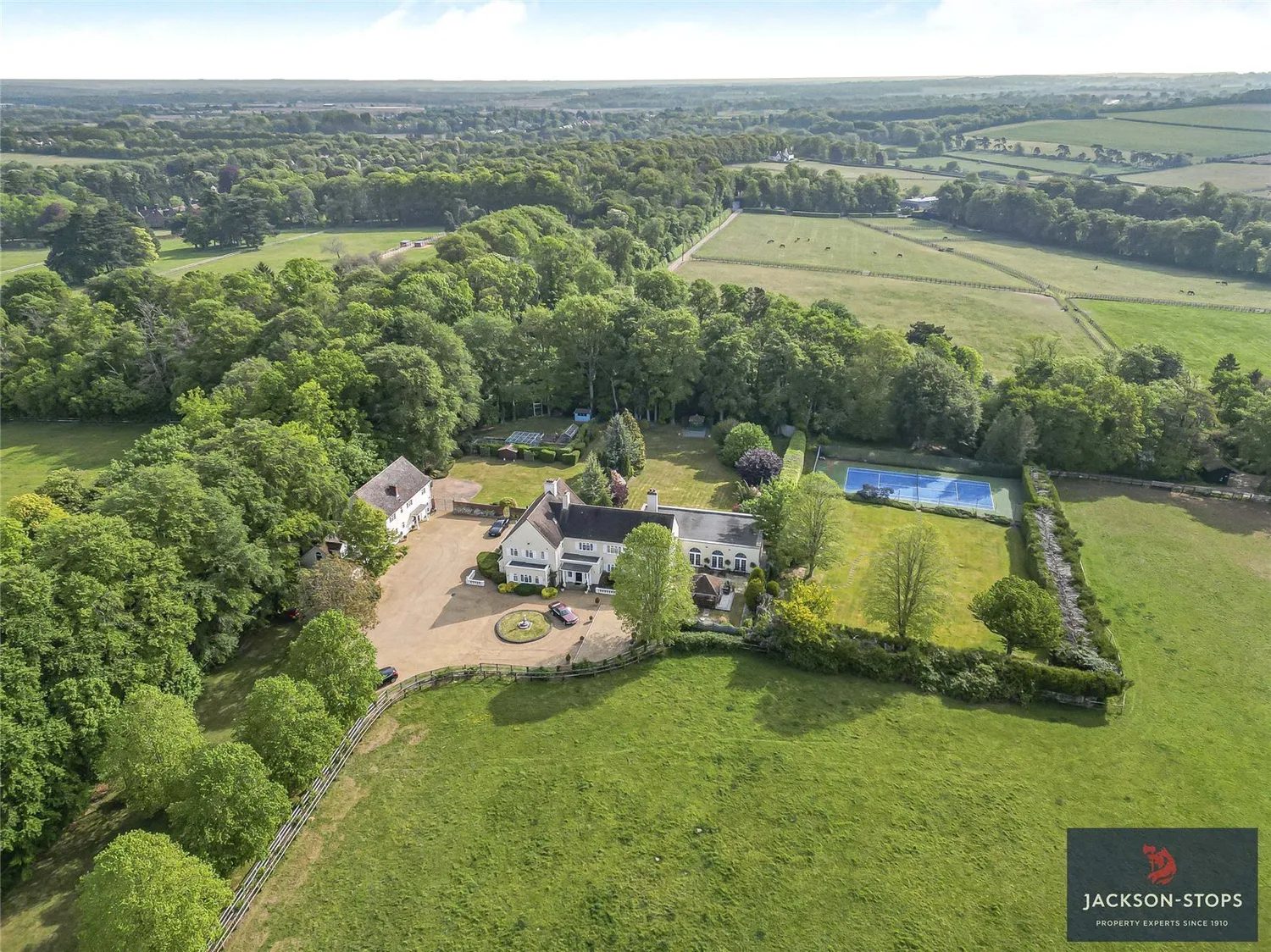 Country house with a pool, Newmarket