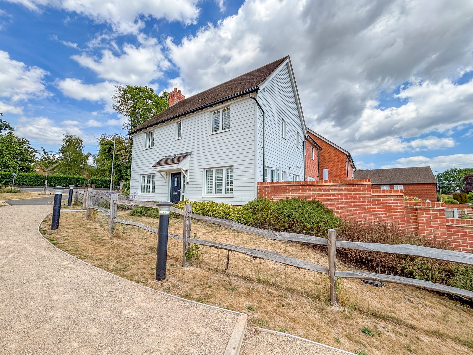Chapmans Town Road Heathfield East Sussex: country house with outbuildings