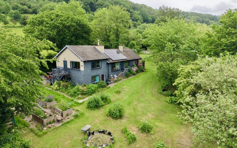 Hereford: smallholding with paddocks