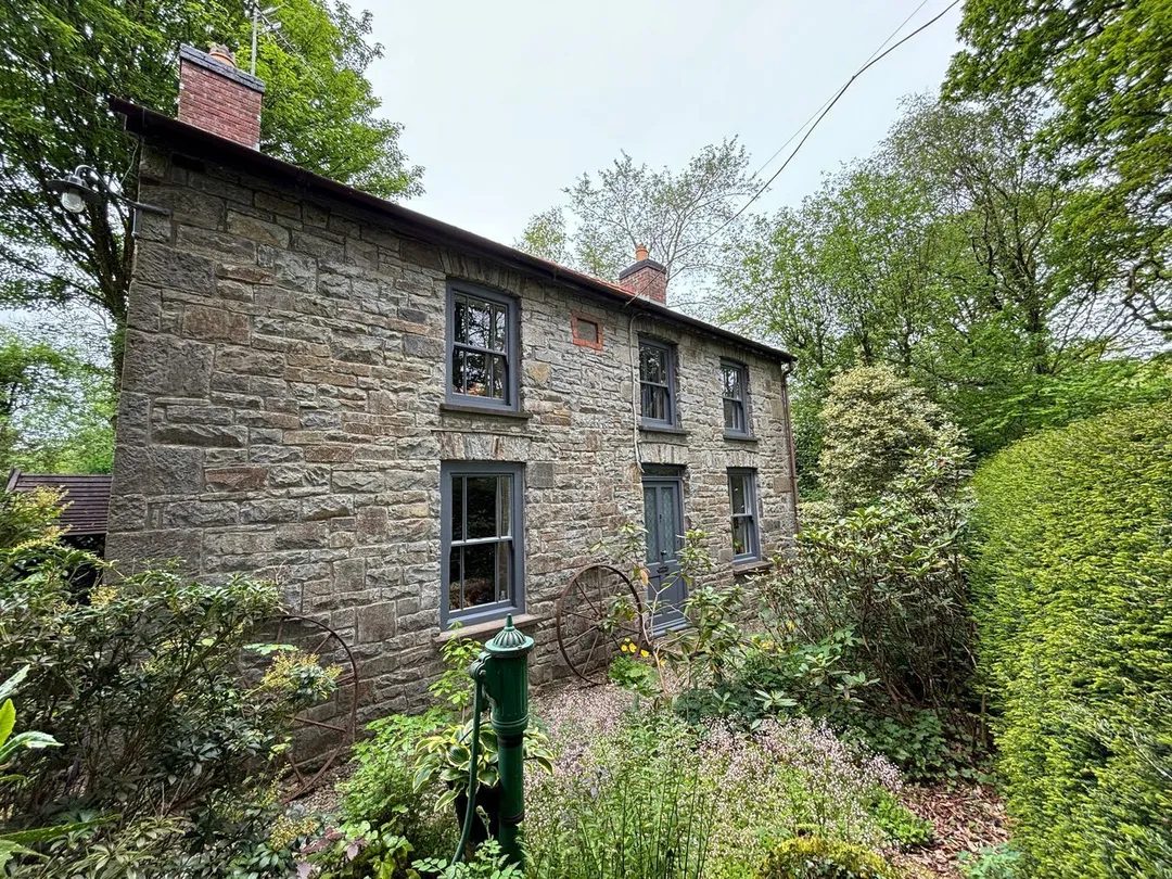 Smallholding with paddocks, Tregaron