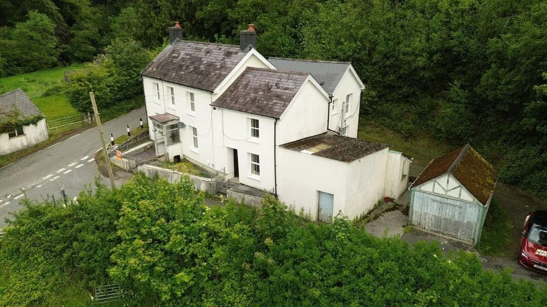 Chain free smallholding, Llandysul