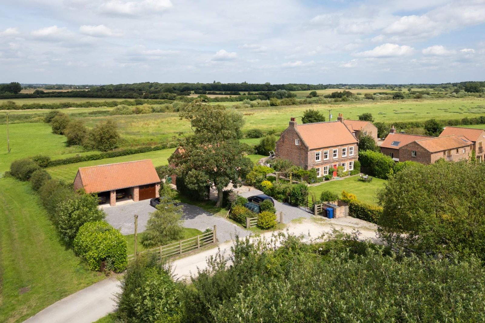 Stewart Lane Haverland Farm York: farmhouse with paddocks