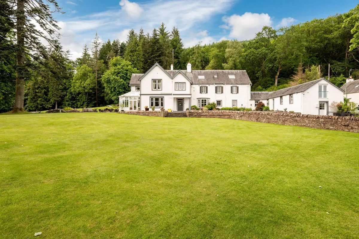 Stirlingshire FK8: country house