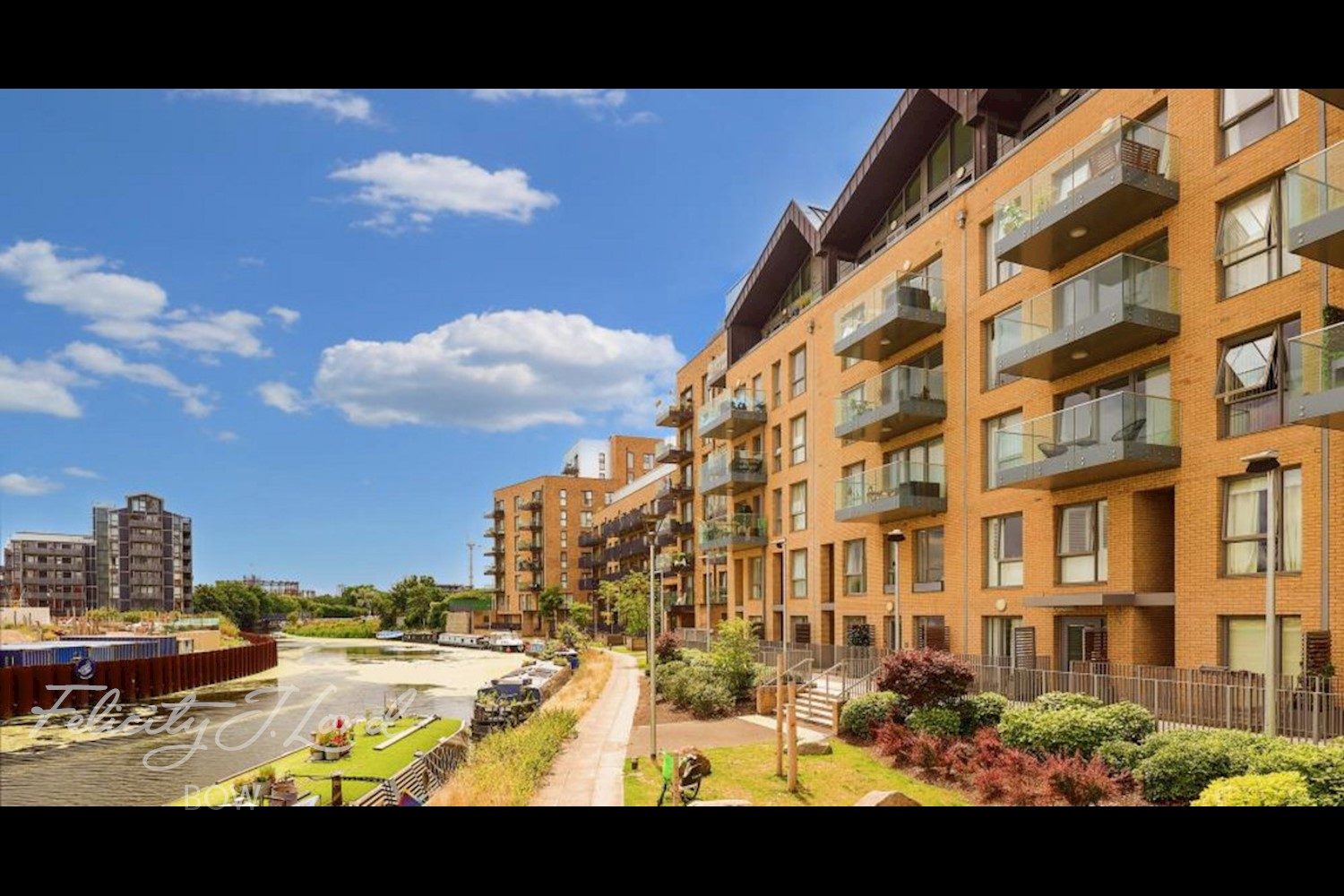 2 Bedroom flat ● Valllans Court, Anderson Square, E3