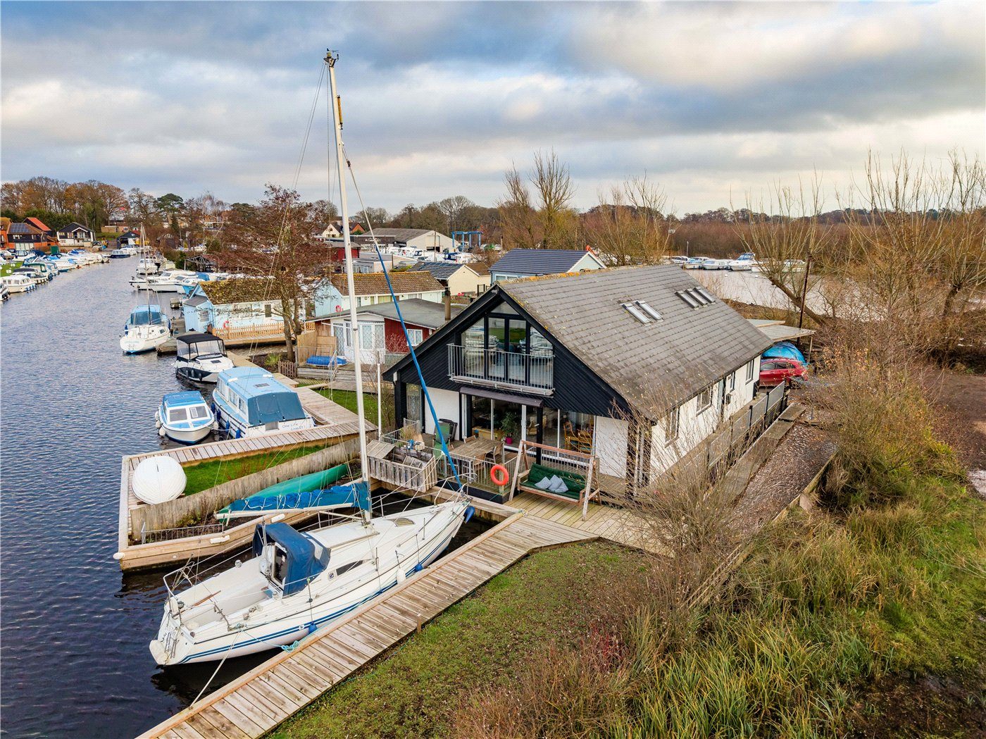 Waterfront house with a mooring, Ferry View Estate