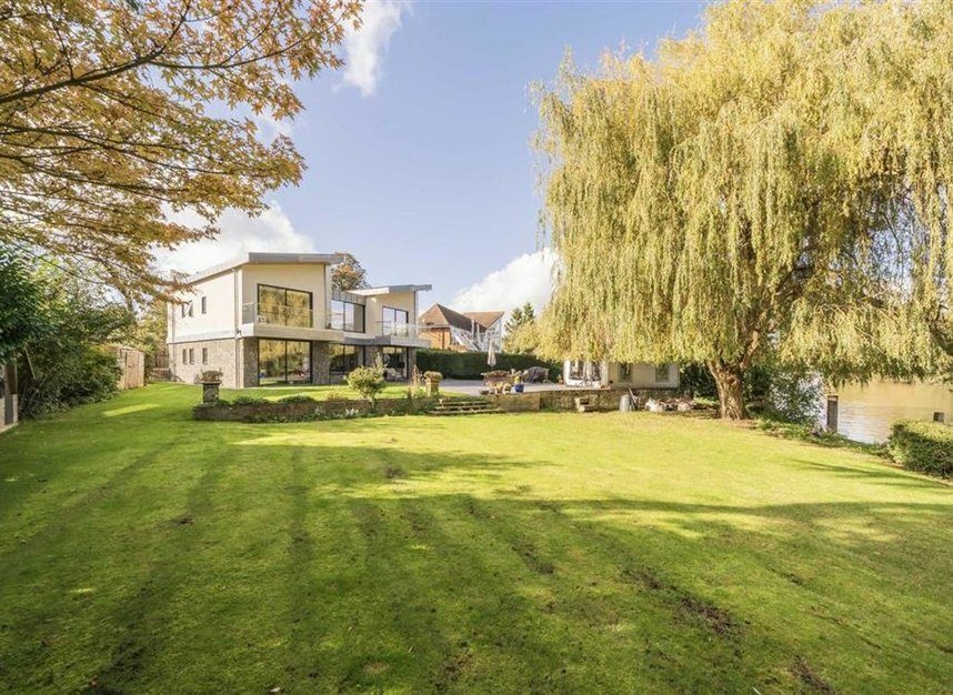 Vicarage WalkBray, SL6, 5 Bathrooms