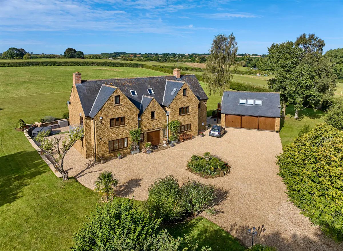 Oxfordshire OX15: farmhouse with outbuildings