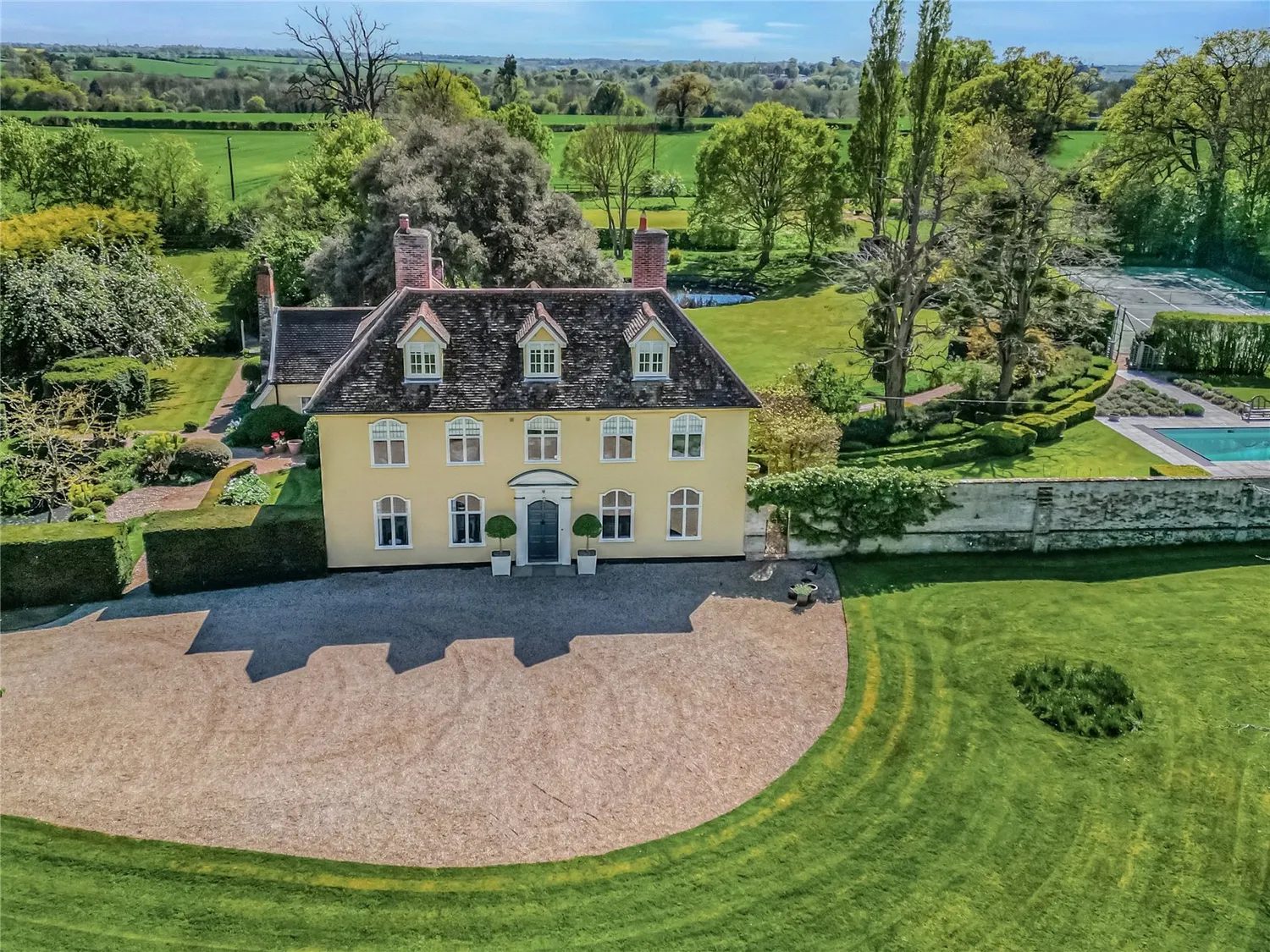 Stowmarket: country house with a pool