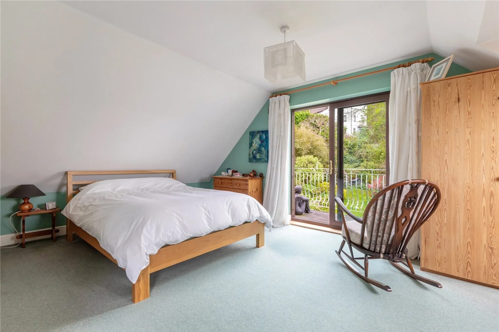 Dartmouth: grade II listed waterfront apartment