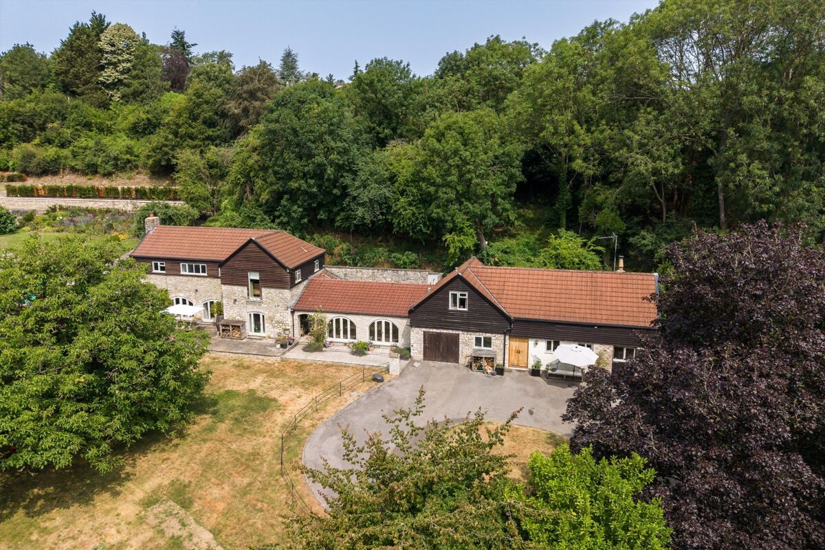 Somerset BA2: equestrian with outbuildings