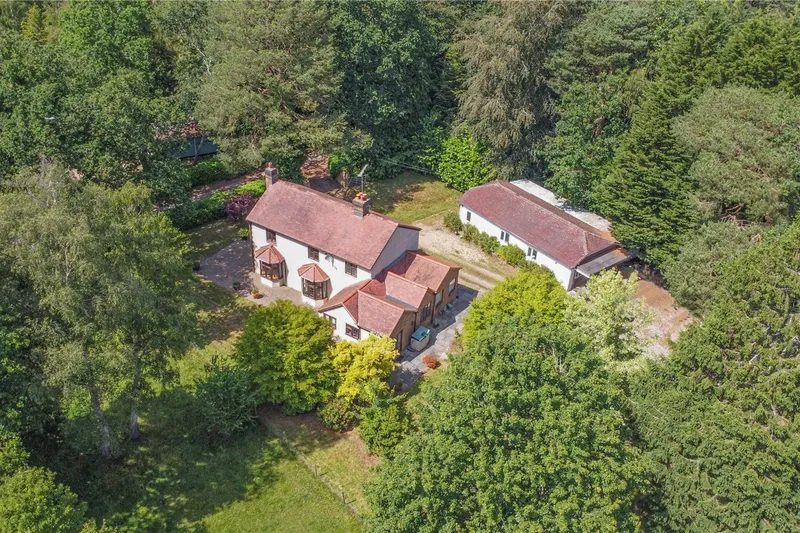 Detached house with paddocks in Nr East Grinstead