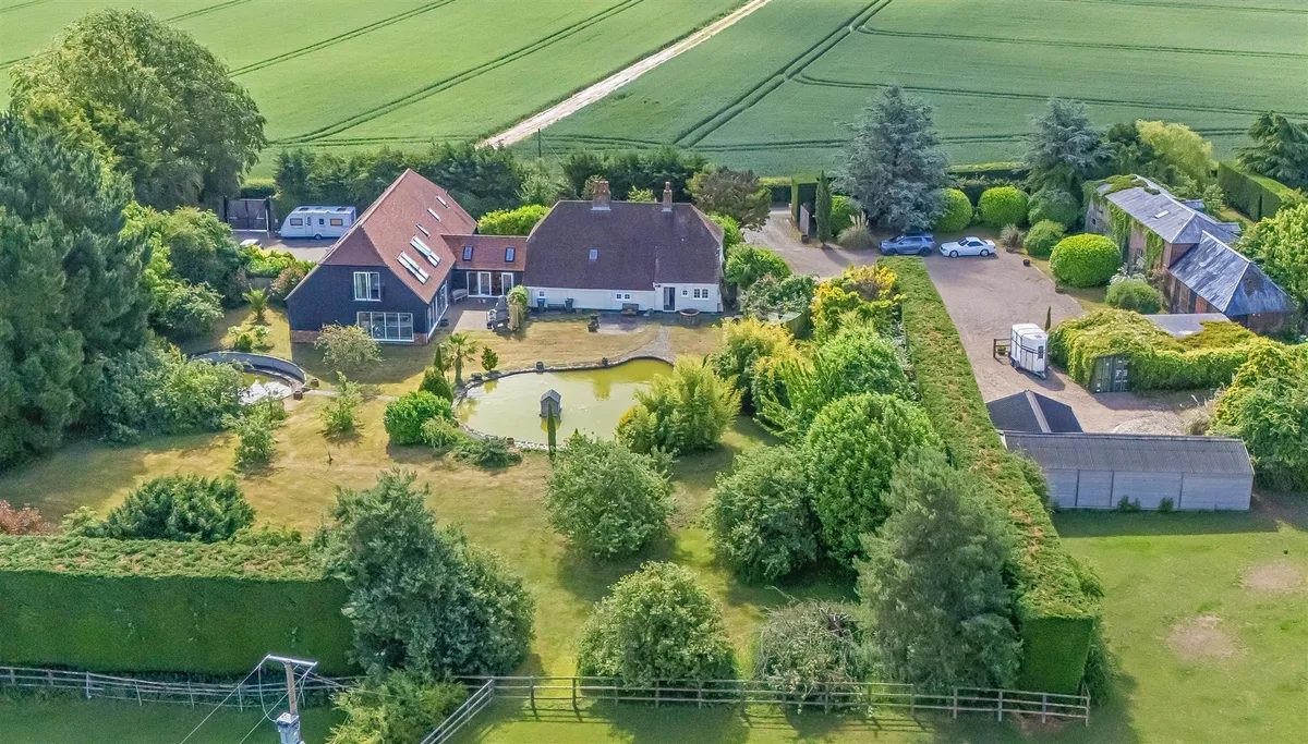 Equestrian with a pool in Kingston