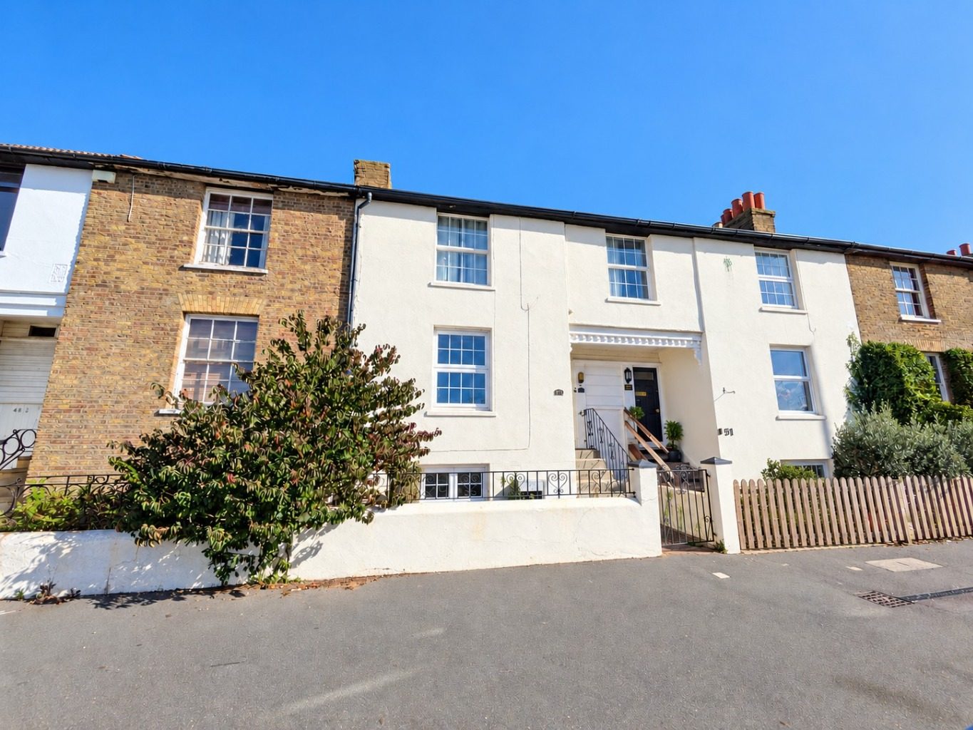 Southend-on-sea: chain free waterfront maisonette
