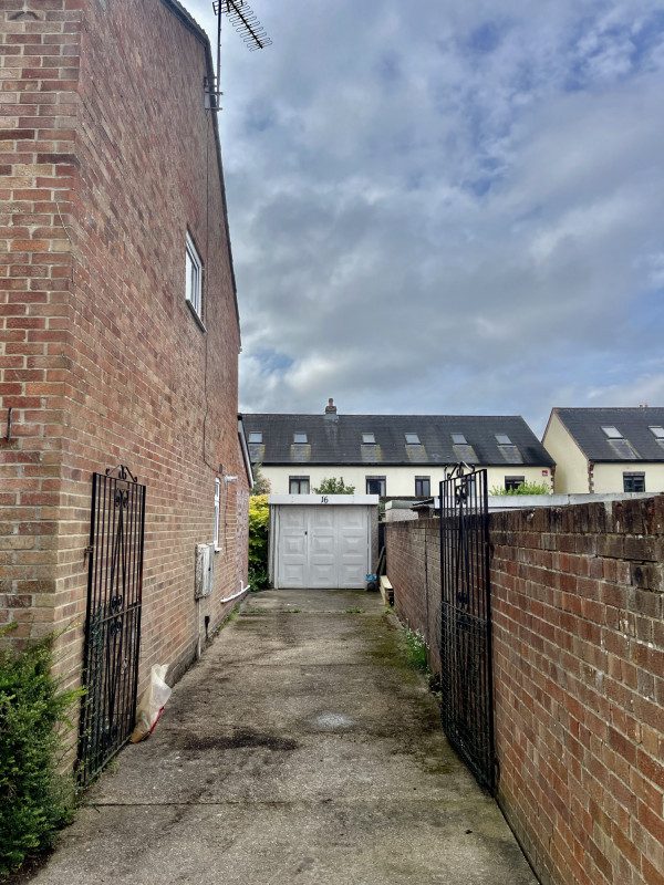 Parking on Charles Knott Gardens, SO15