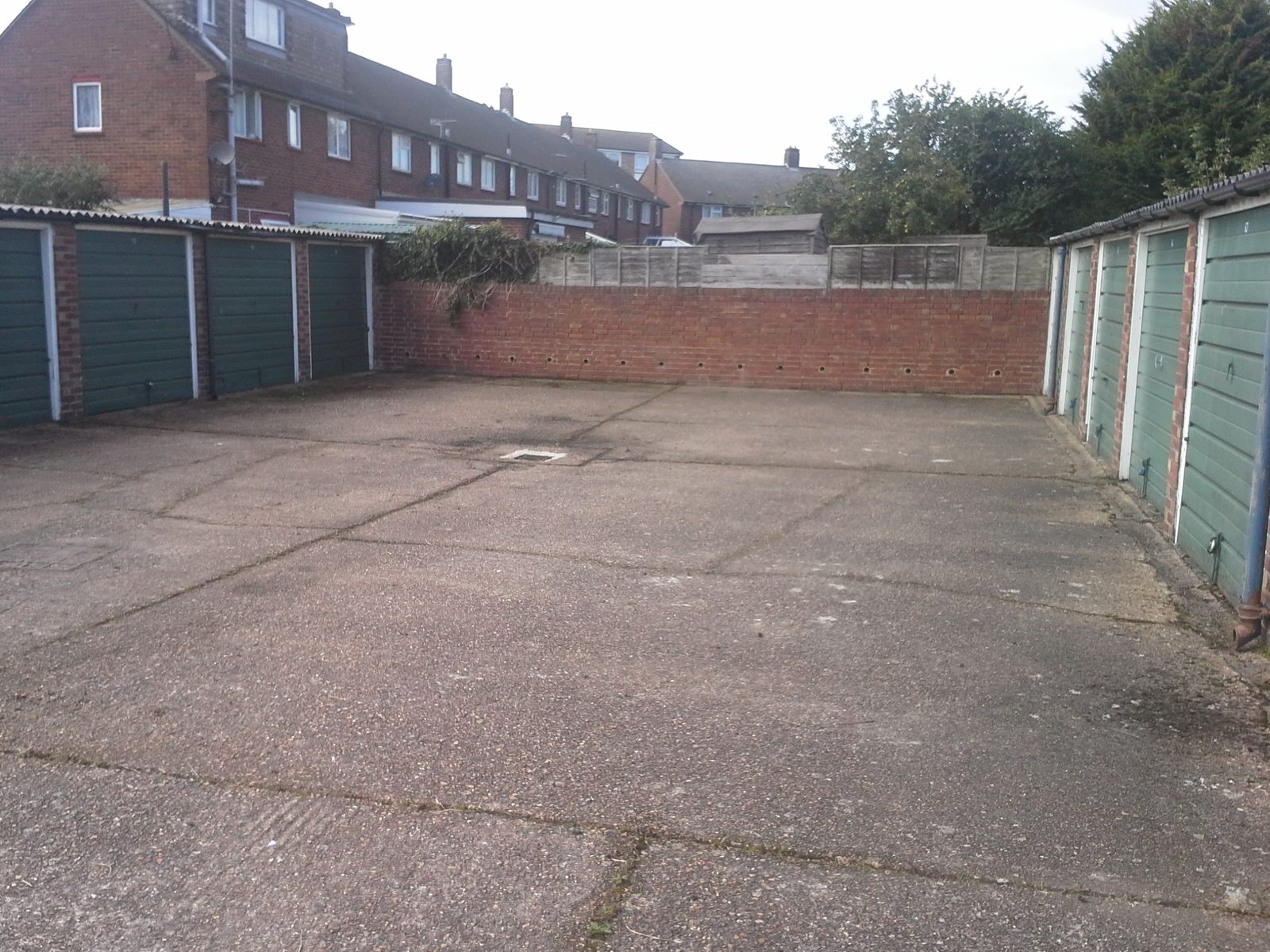 Frobisher Crescent (access adj 9-11) Staines-upon-Thames